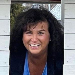 Meet your Posher, Della